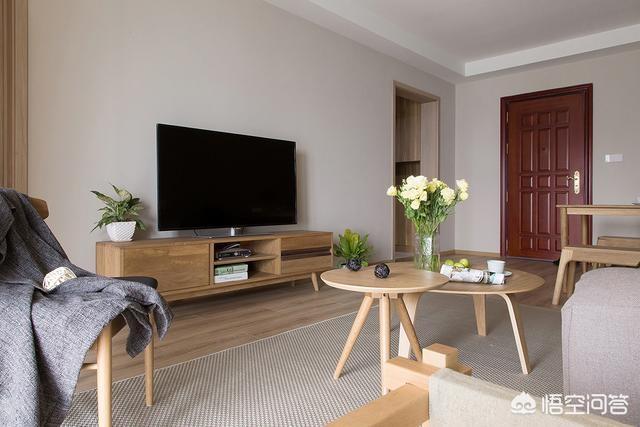 喜欢极简主义和原木装饰风格，如何选择家具摆设？
