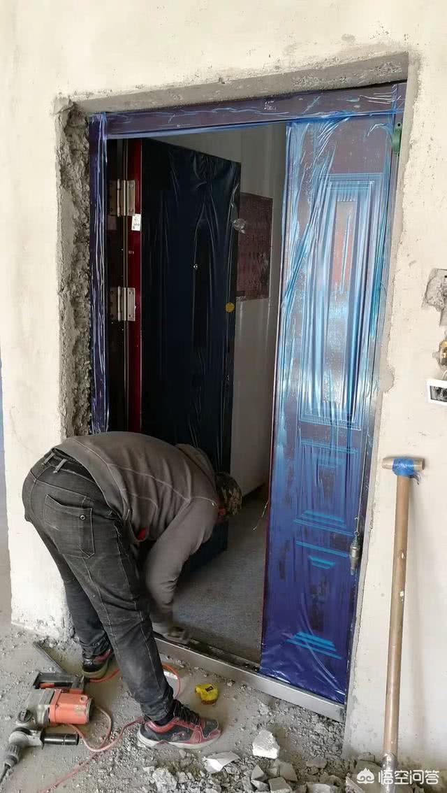 拆修时，入户门怎么拆比力结实？
