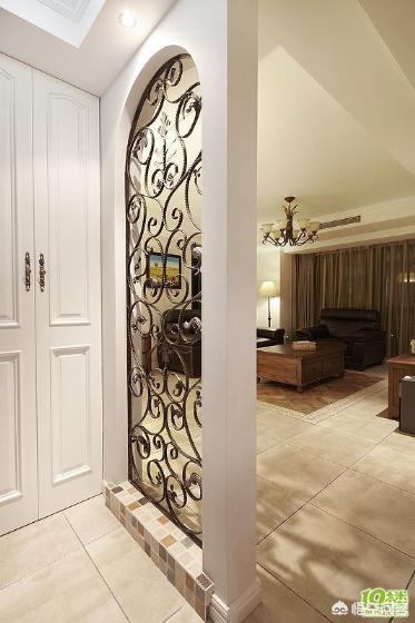 一进门就是客厅，该如何设想？