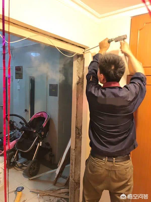 拆修时，入户门怎么拆比力结实？