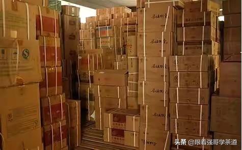 紫砂罐合适存放普洱茶吗？哪种存茶容器更好？