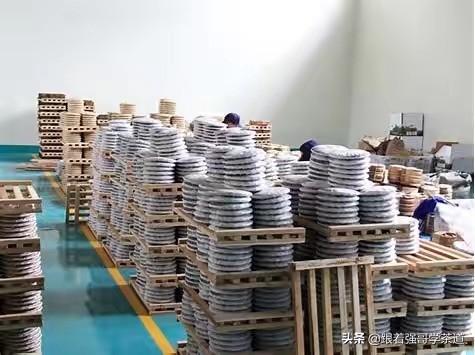 紫砂罐合适存放普洱茶吗？哪种存茶容器更好？