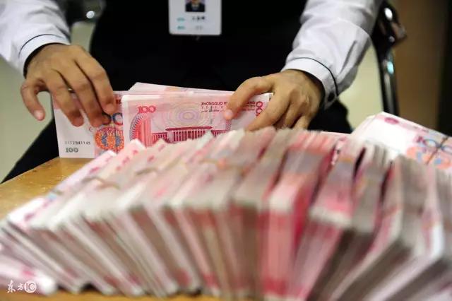 若是储户分开柜台发现少给了钱，银行能补上缺款吗？