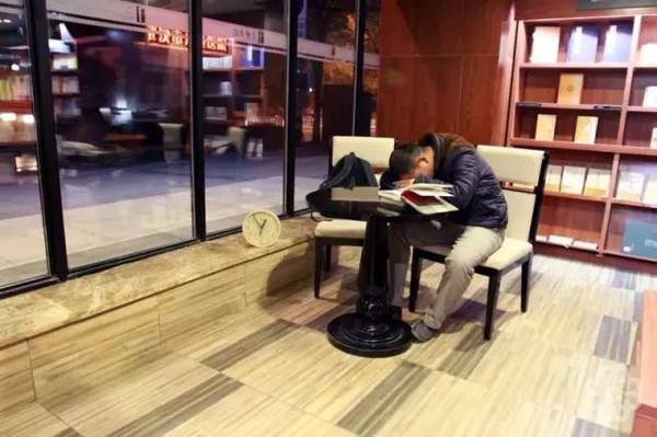 武汉有没有24小时开放的藏书楼或者书店？