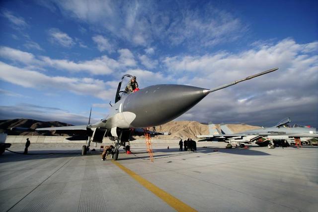 为什么中国有些战斗机的机头上会有一根很长的针状物，那是什么原理？