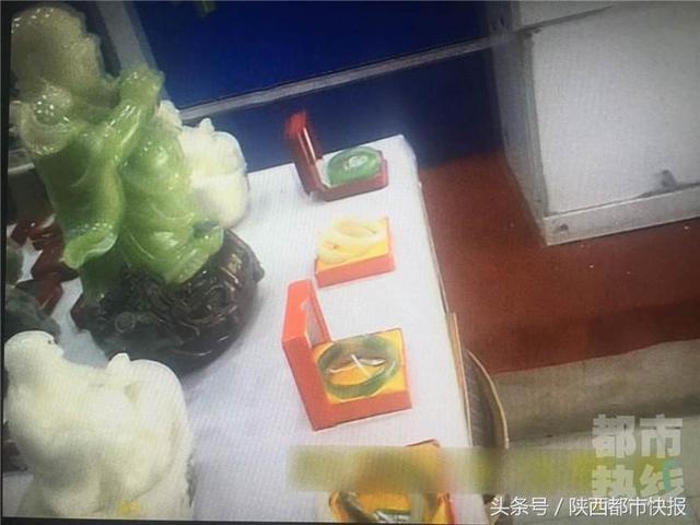 西安北大街一商铺借免费送表揽客，用"鱼线玉镯"碰瓷”，你怎么看？