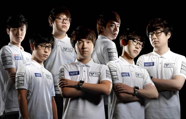 WE卷毛最巅峰一战曝光，为赢角逐卖配备插了39个眼，迫使拳头修改游戏规则，你有何观点？