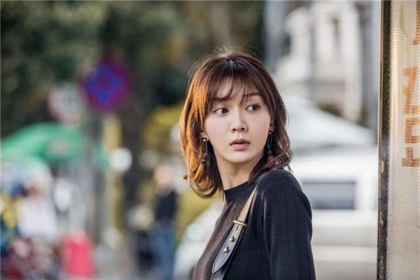 潘之琳为何能在戏骨云集的《名誉时代》中同伴张译、出演女一号？若何评价她剧中表示？