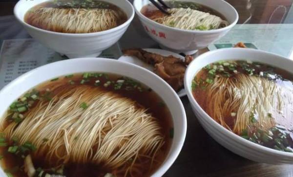 在江苏、浙江有什么好的景点和美食可保举？