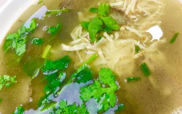 在江苏、浙江有什么好的景点和美食可保举？