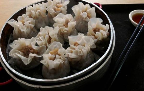 在江苏、浙江有什么好的景点和美食可保举？