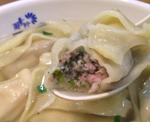 在江苏、浙江有什么好的景点和美食可保举？