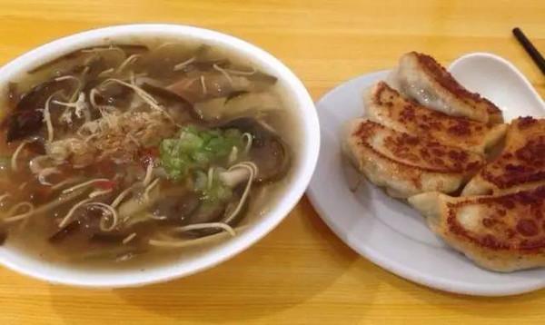 在江苏、浙江有什么好的景点和美食可保举？