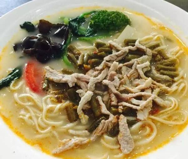 在江苏、浙江有什么好的景点和美食可保举？