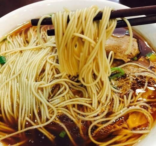 在江苏、浙江有什么好的景点和美食可保举？