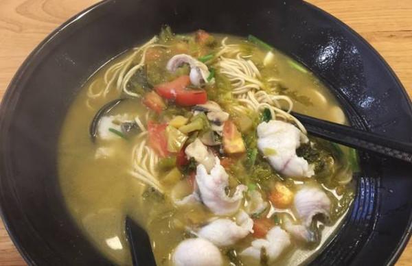 在江苏、浙江有什么好的景点和美食可保举？