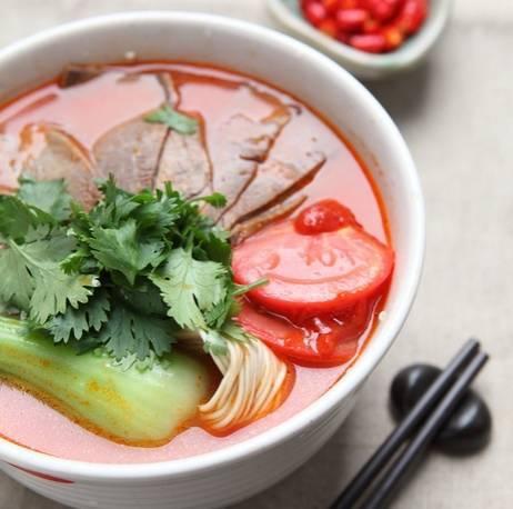 在江苏、浙江有什么好的景点和美食可保举？