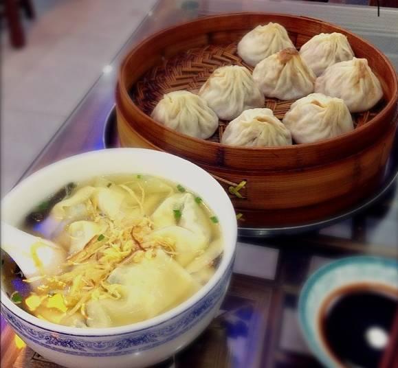 在江苏、浙江有什么好的景点和美食可保举？