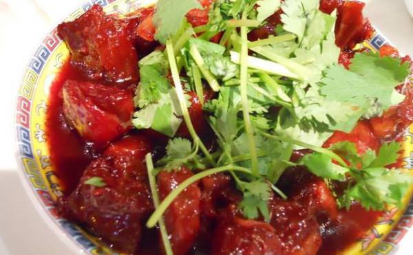 在江苏、浙江有什么好的景点和美食可保举？