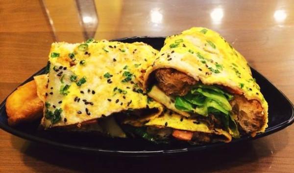 在江苏、浙江有什么好的景点和美食可保举？