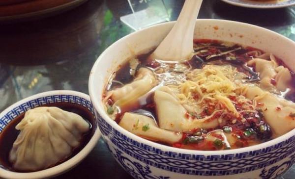 在江苏、浙江有什么好的景点和美食可保举？