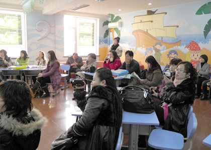 马骏教师在2011年度首届全国幼儿园特色教育密意讲演