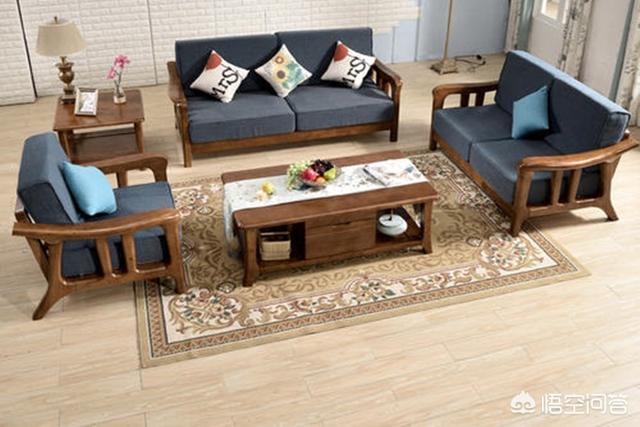 各人觉得小客厅拆修用什么颜色地砖都雅呢？要不要做隔绝距离或者花型？