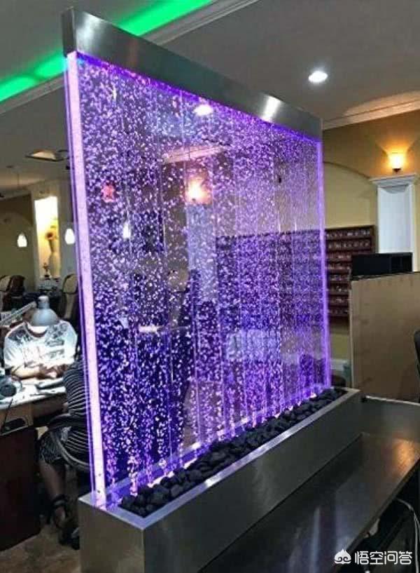 入户门对着客厅怎么办，用什么隔绝距离比力好？