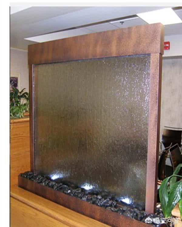 入户门对着客厅怎么办，用什么隔绝距离比力好？