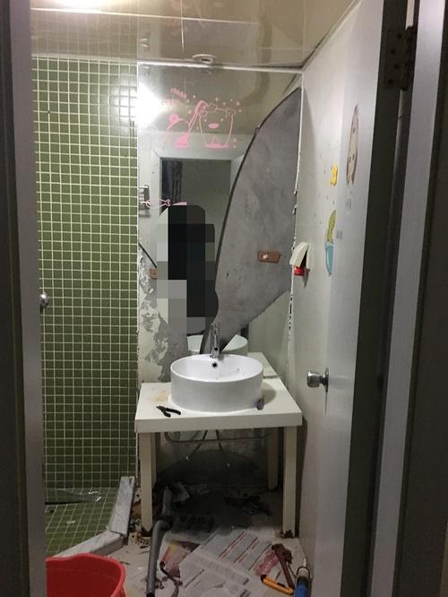 若何将独身公寓拆修成简约的气概呢？