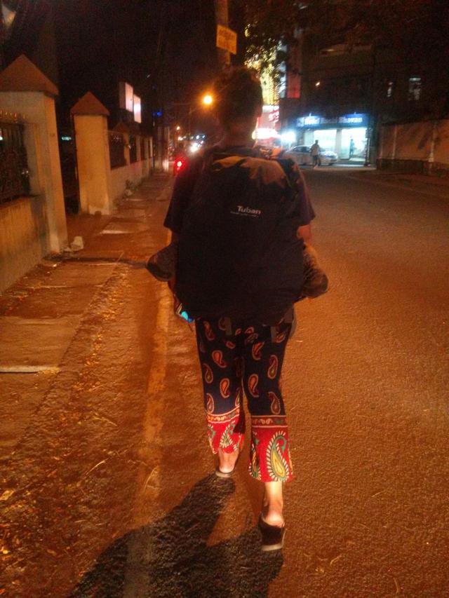 若何将独身公寓拆修成简约的气概呢？