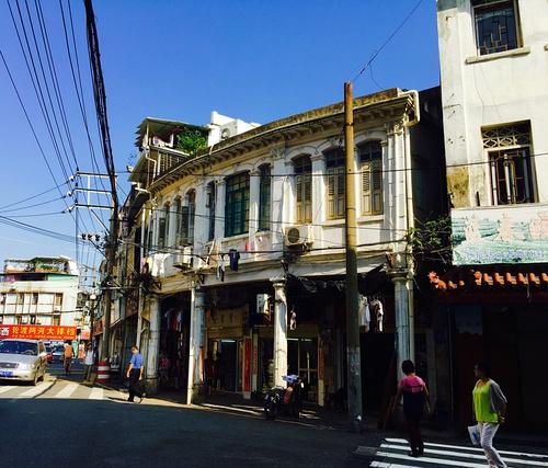 若何将独身公寓拆修成简约的气概呢？