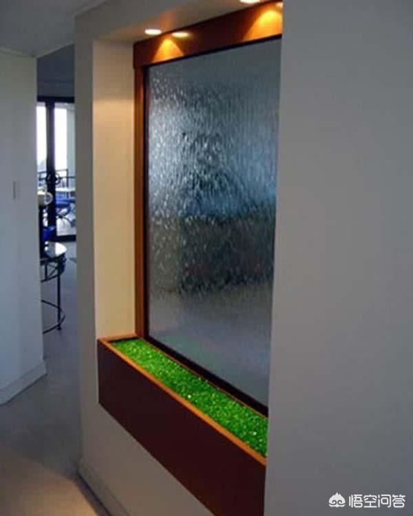 入户门对着客厅怎么办，用什么隔绝距离比力好？