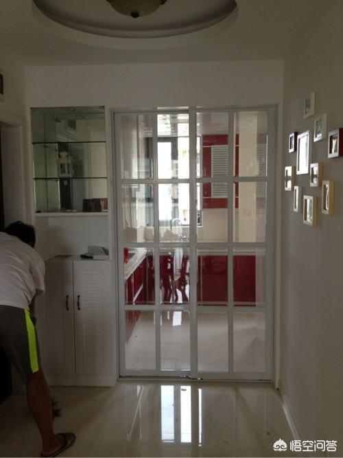 2米宽的厨房门洞，想做成厨房门与鞋柜一体的能够吗？