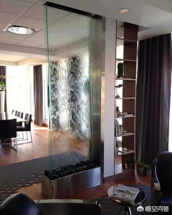 入户门对着客厅怎么办，用什么隔绝距离比力好？