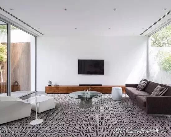 在拆修客厅的时候，如何才能够显得整体很大？