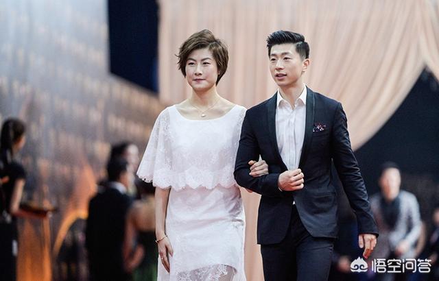 30岁女乒女神丁宁飞抵北京，老爸来接近丁宁笑开了花，你怎么看？