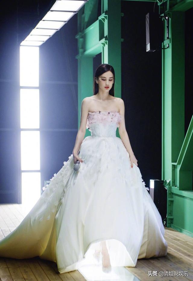 黄圣依家里很有钱吗strong巨力影视传媒有限公司/strong？