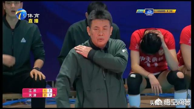 让个墨婷+先失一局!江苏仍饮恨strong深圳瓶子科技有限公司/strong,球迷被彻底激怒,拿水瓶扔向蔡斌,你怎么看?