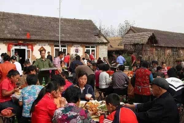 在农村宴席上的酒没人愿意吃strong宴酒坊/strong，成了安排，为啥？莫非是酒欠好吃？