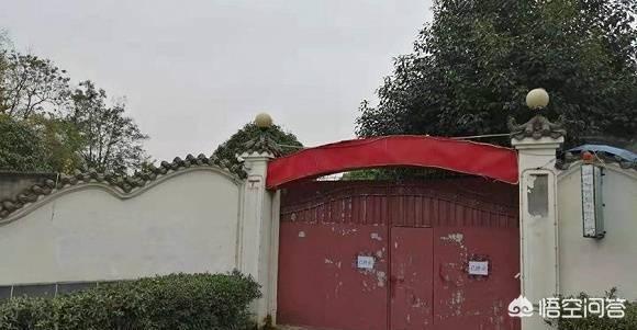 成都“嘉韶华”心理辅导中心被曝凌虐学生，官方初次发声：已受理为刑案，把持者为在编教师，被停职查询拜访。你怎么看？