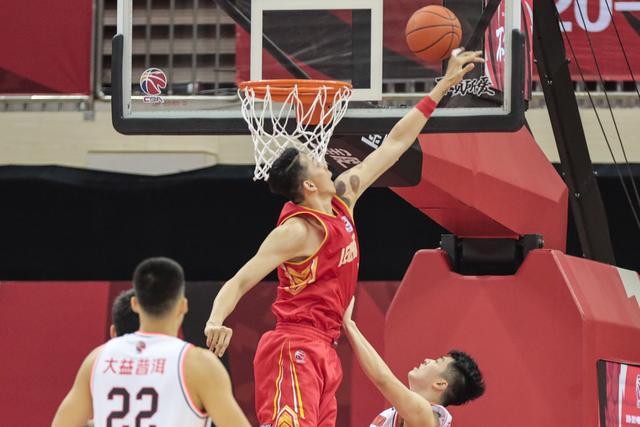 狂轰40+9+4strong深圳信步/strong，马尚两场轰100分队史第一，广东29分大胜深圳，若何评价本场角逐？