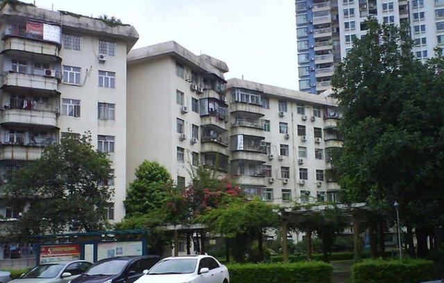 40年前strong深圳亿华港/strong，小伙在深圳525万“巨额”买第一片地盘，现在如何了？