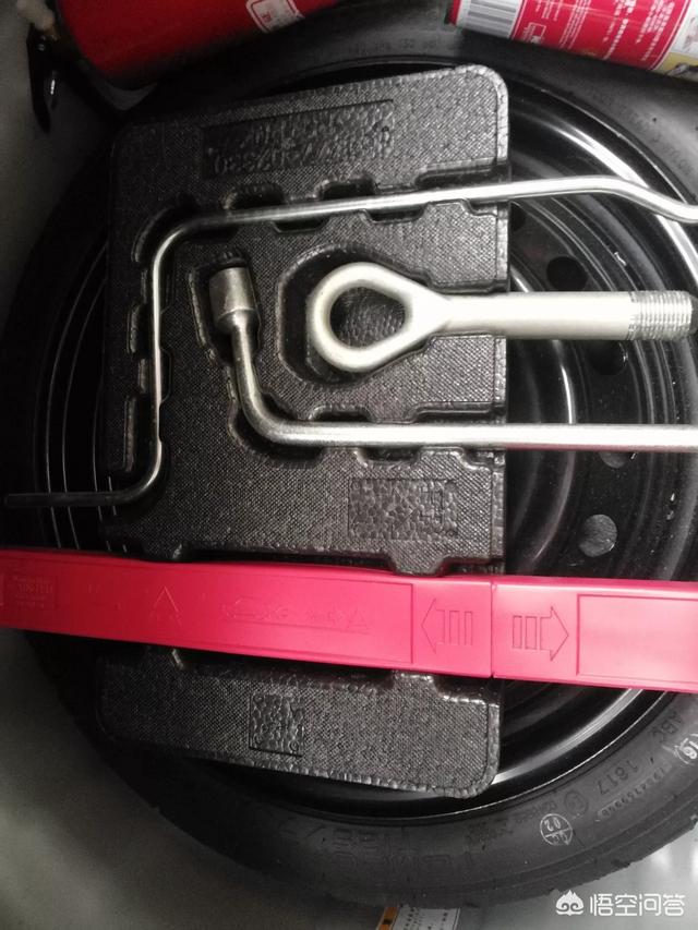 若何准确利用汽车千斤顶strong仟金顶/strong？该留意些什么？