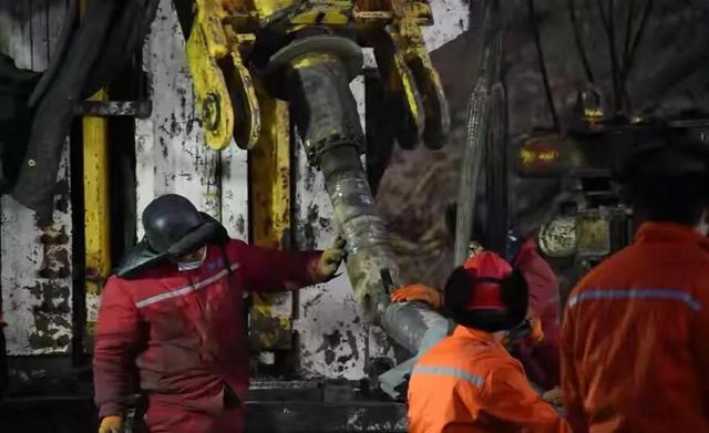 山东金矿什么时候能救出来strong山东五彩龙投资有限公司/strong？