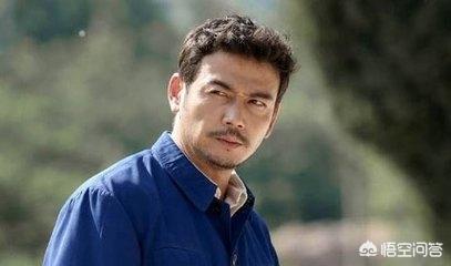 在小说《大江东去》中strong李小波/strong，雷东宝是如何被抓进去的？又是如何被放出来的？