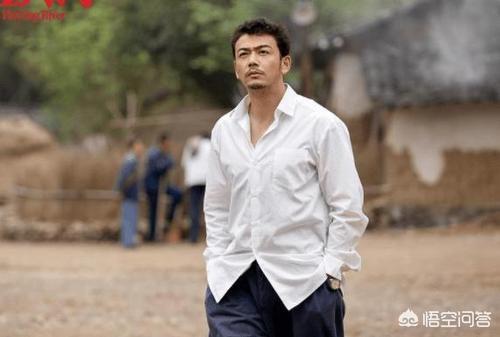 在小说《大江东去》中strong李小波/strong，雷东宝是如何被抓进去的？又是如何被放出来的？