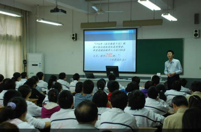 每个人都有自己的擅长<strong>领域集团</strong>，你只在擅长的领域找工作还是也会在短板中去找呢？为什么？