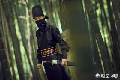 有传闻说小偷进和珅家库房<strong>三彩家</strong>，却一分钱不拿就走了，是什么原因？