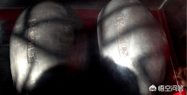 有传闻说小偷进和珅家库房<strong>三彩家</strong>，却一分钱不拿就走了，是什么原因？